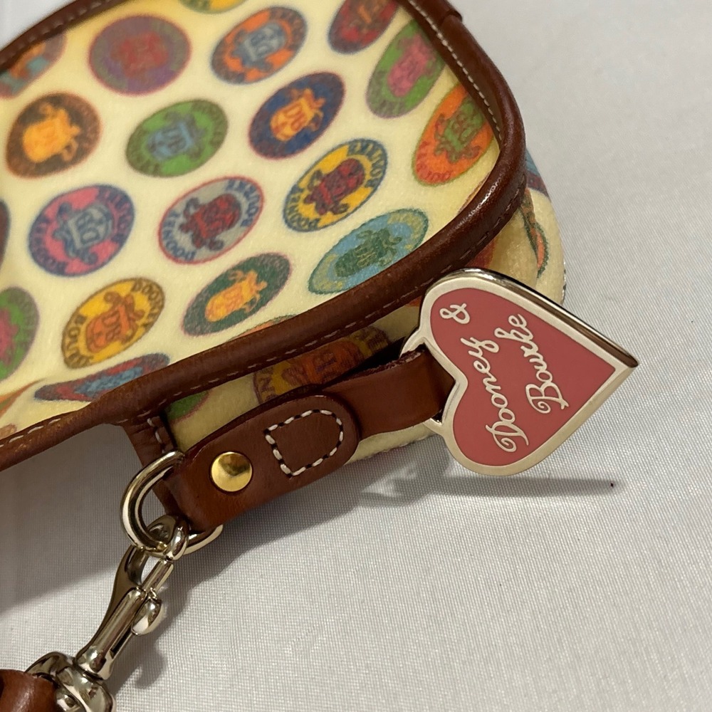 DOONEY & BOURKE adorable wristlet with logo design and brown leather detailing - Picture 7 of 13